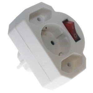 Randaarde stekkeradapter 2 x euro + 1 x RA met schakelaar wit